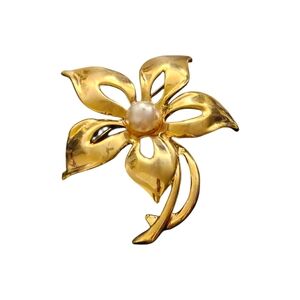 Vintage AAI gold-tone floral brooch featuring a central pearl